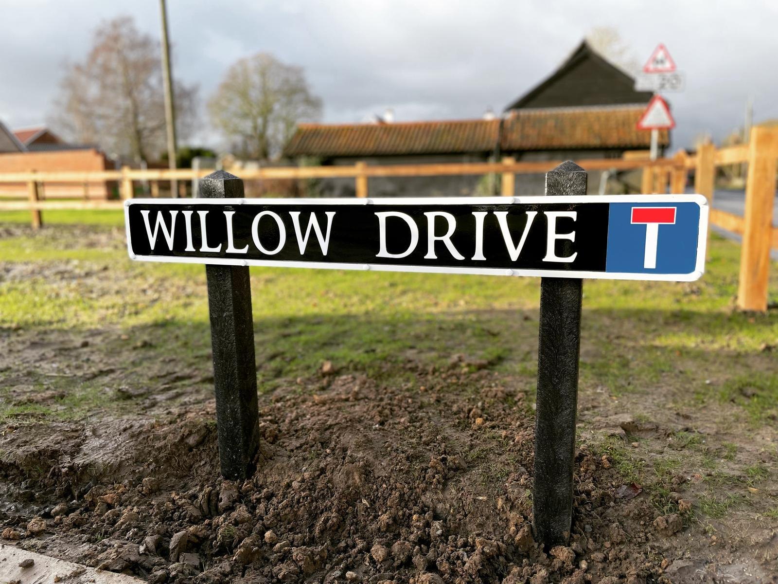 Willow Drive — Road & Street Signs